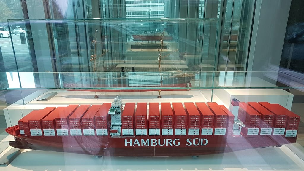 Hamburg Süd Containerschiff