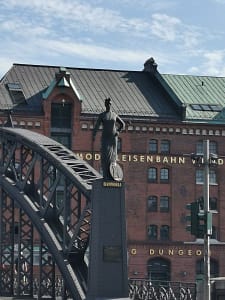 Brooksbrücke mit Hammonia Figur